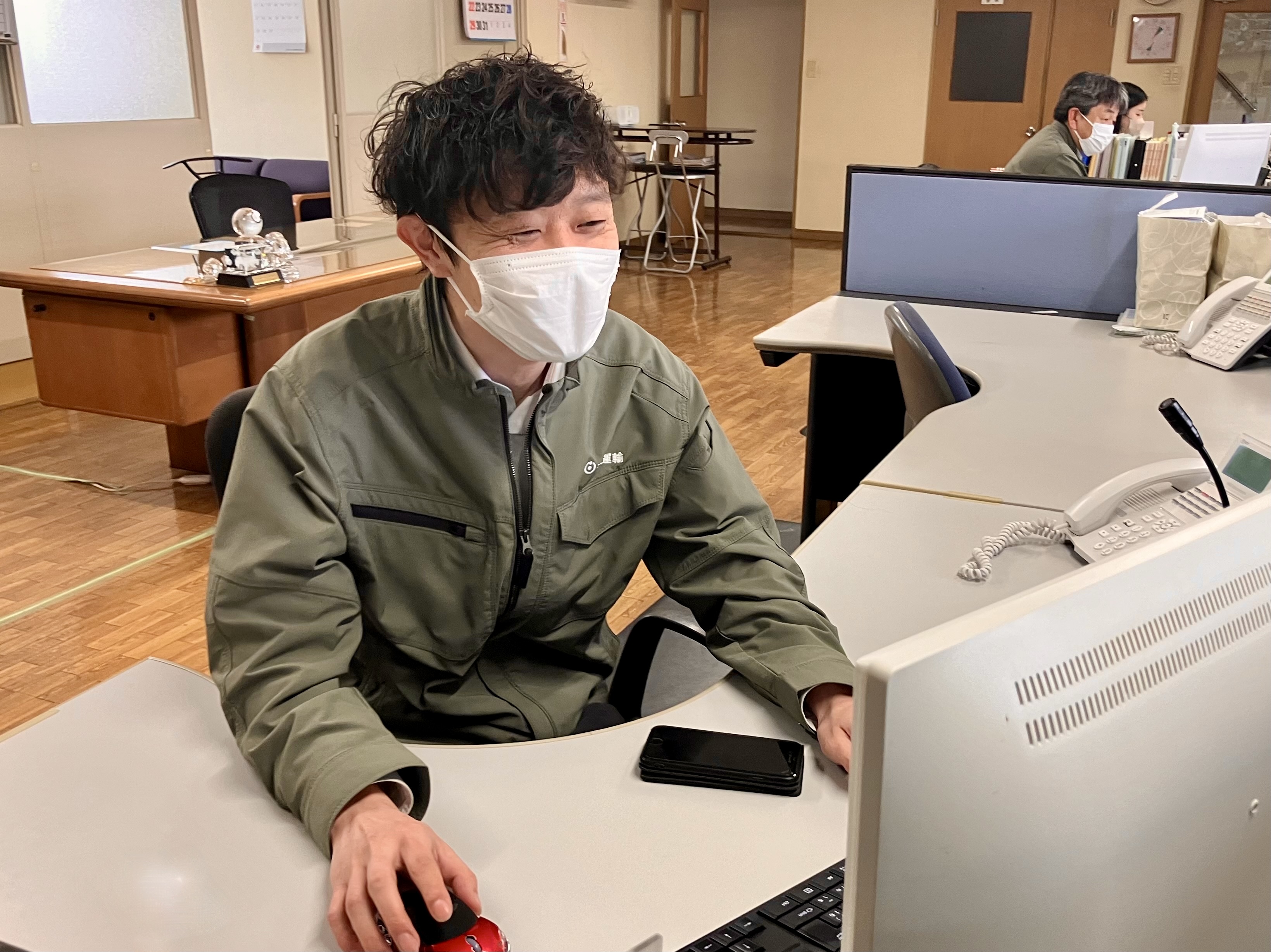 基本的には専門ソフトを使います。システム化されているので、キーボード入力ができれば経験のない方でもある程度は作成出来ます。細かい微調整については一つずつ経験を積んで感覚を掴んでいきましょう！