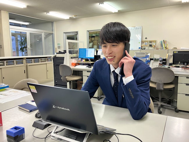 ▼商材の全ては覚えません(笑)
例えばノートだけでもサイズやカラーが豊富なので、すべては覚えられません。各メーカーさんからパンフレットが出ているので、提案時はパンフレットをベースに案内しています。