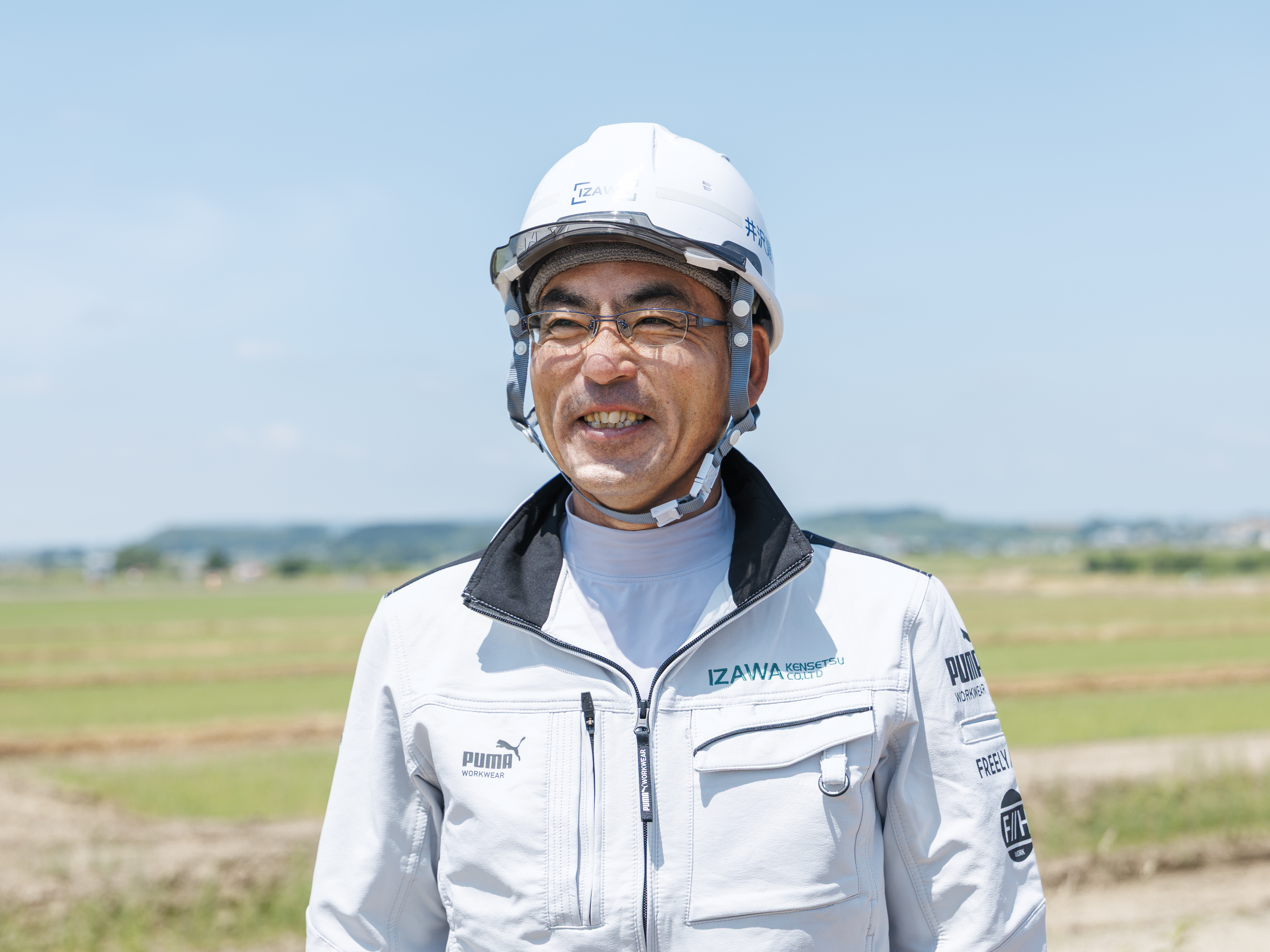 土木作業員／平田 弘一郎（2年目）
今までは建設業で作業をしていましたが、この農業土木の作業にハマっています。今の時代にあった教え方やチームワーク良いこの職場が居心地もよく満足しています。