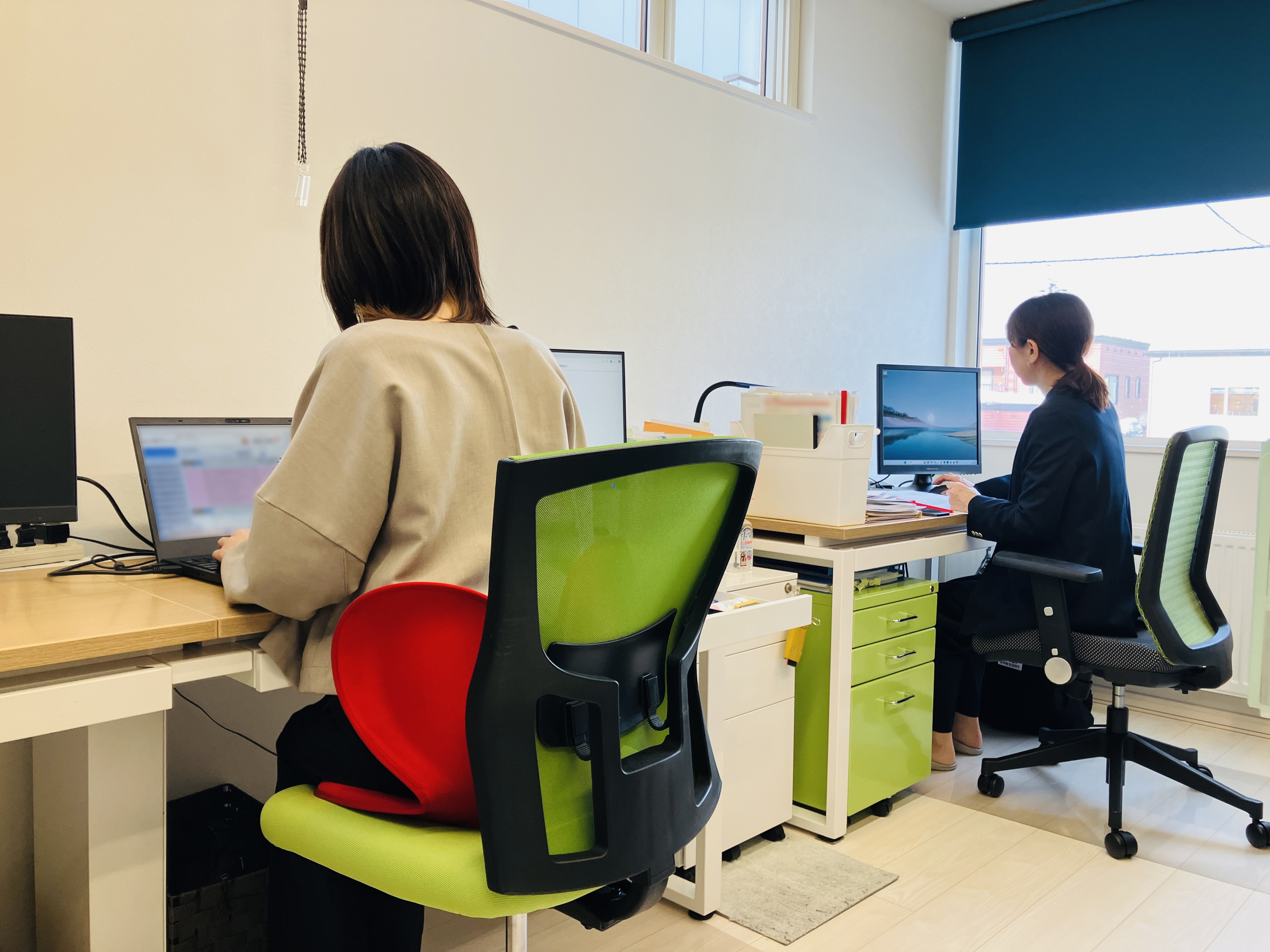 有給が取りやすいので、お子さんの学校行事にも参加できますよ♪
お子さんの発熱・体調不良によるお迎えでの早退などにも臨機応変に対応できるのが、家庭的な当社の魅力の1つ！