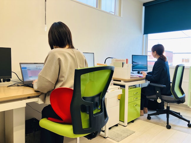 有給が取りやすいので、お子さんの学校行事にも参加できますよ♪
お子さんの発熱・体調不良によるお迎えでの早退などにも臨機応変に対応できるのが、家庭的な当社の魅力の1つ!