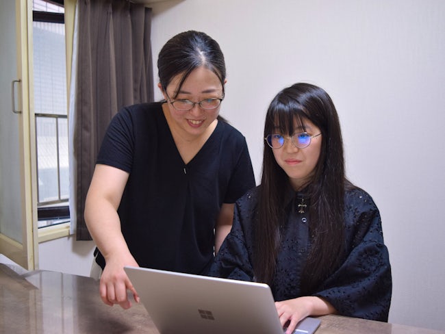 未経験・スキルに自信がない場合はOJT研修などでしっかりフォロー。実践で経験を積みながら、着実に知識・スキルを身につけていける環境です。