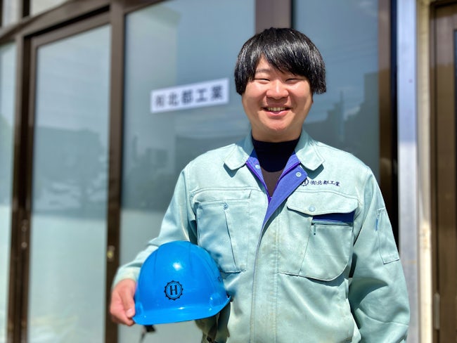<作業員/松本>
同業界からの転職しました。北都工業は官公庁からの直接受注ということもあり、規模が大きく機械を使った作業が多いのが特徴。どの作業もチームで取り組む為「ひとりぼっち」になることもありません!