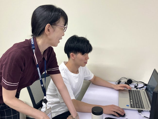 【女性も活躍】全体の比率としては男性社員の方が多いですが、特に札幌オフィスには女性も多く活躍しています。残業も少なく、本人が希望しない転勤もないため、ご家庭を持っても長く働ける会社です。