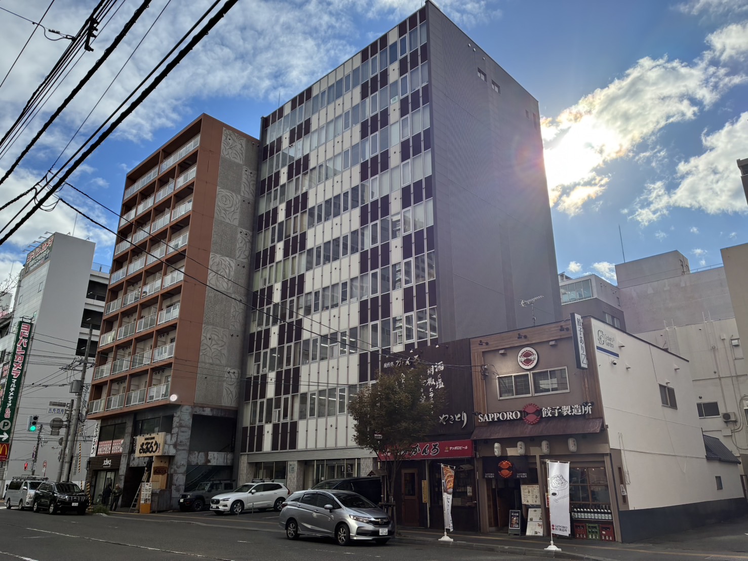 ＜テナント事業＞
ヨドバシカメラ札幌店の隣の区画にビルを3棟所有しています。
お客様の入居や退去に関することや建物の維持管理などを主にお任せします。