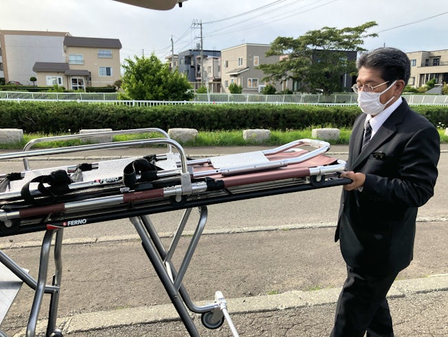固定給なので前職の歩合のように売上に追われる心配がなく、精神的にとっても楽になりました。以前は夜勤専従でしたが、今は日中の業務が基本で夜間搬送時も待機時は自宅にいるため、妻との会話も増えました。