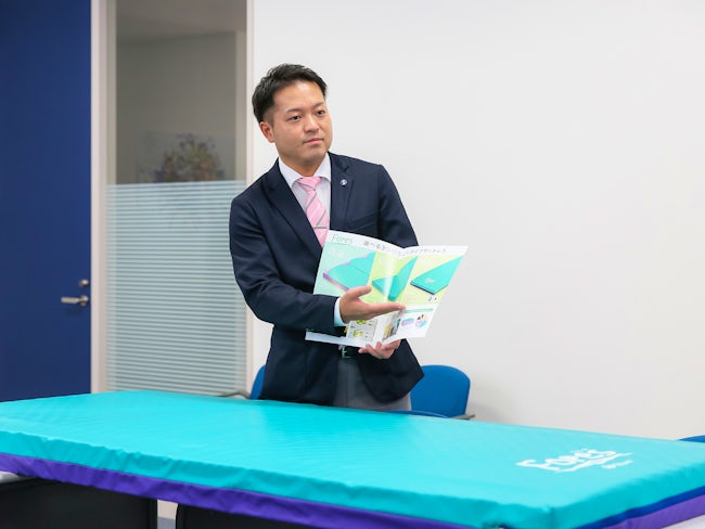 このように実際の商品を見てもらいながら、お客様と打ち合わせをすることも多いです。