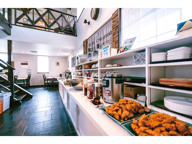 牧場内に従業員食堂もあり勤務日に利用できます。(1日1食)またグループ会社で製造した自社生乳を使用したジェラートも提供しています。