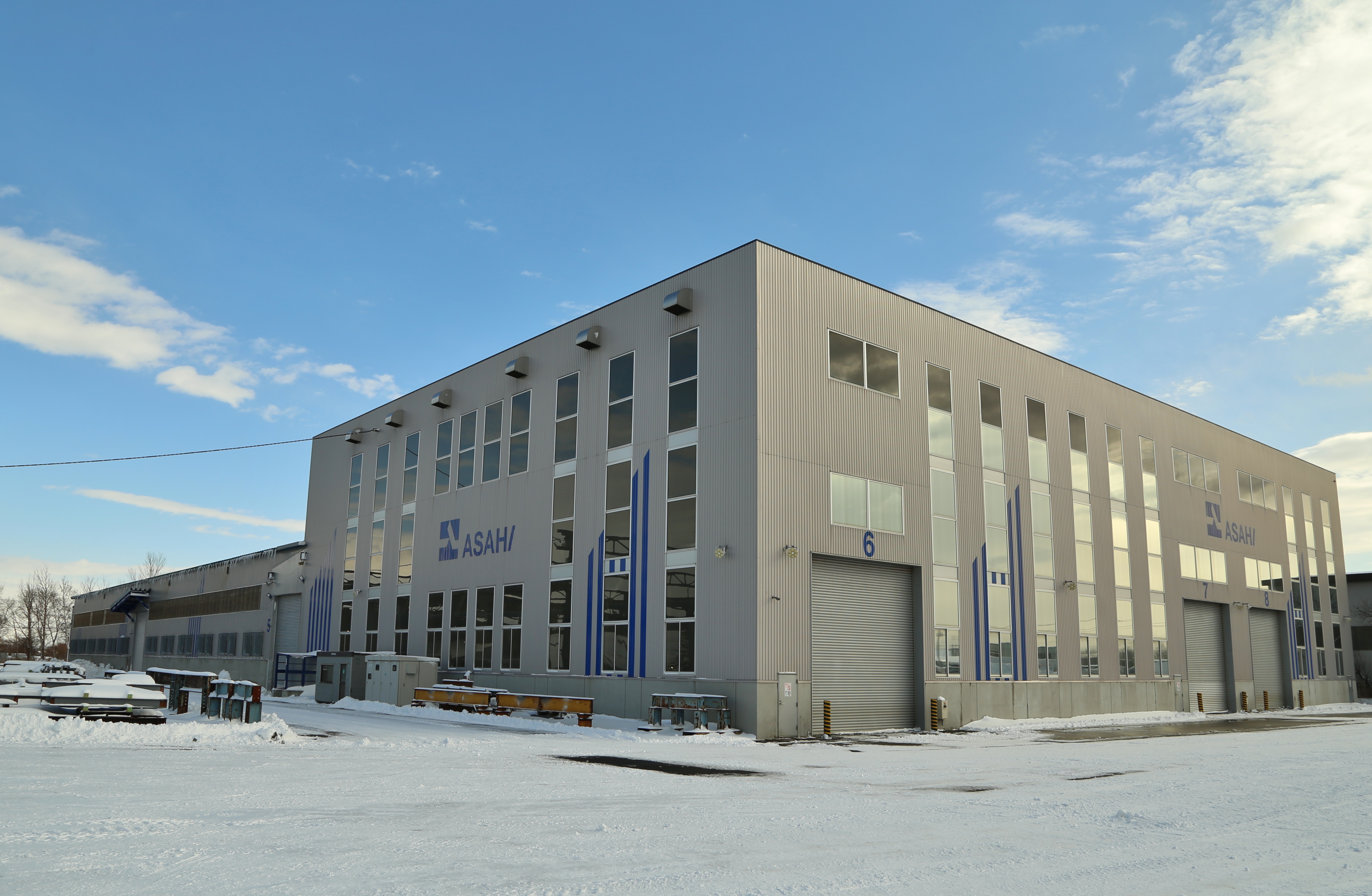 賞与は昨年度の実績で6〜9カ月分。年間休日125日で有給休暇も平均14日取得。土日祝はお休みです。定時上がりも可能で、プライベートの時間を確保しながら仕事とメリハリをつけて働ける環境です。