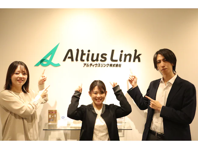 22時〜翌5時は時給25%アップで2,500円/h(※深夜手当含む)。月収36万円以上も可能でしっかり稼げます。