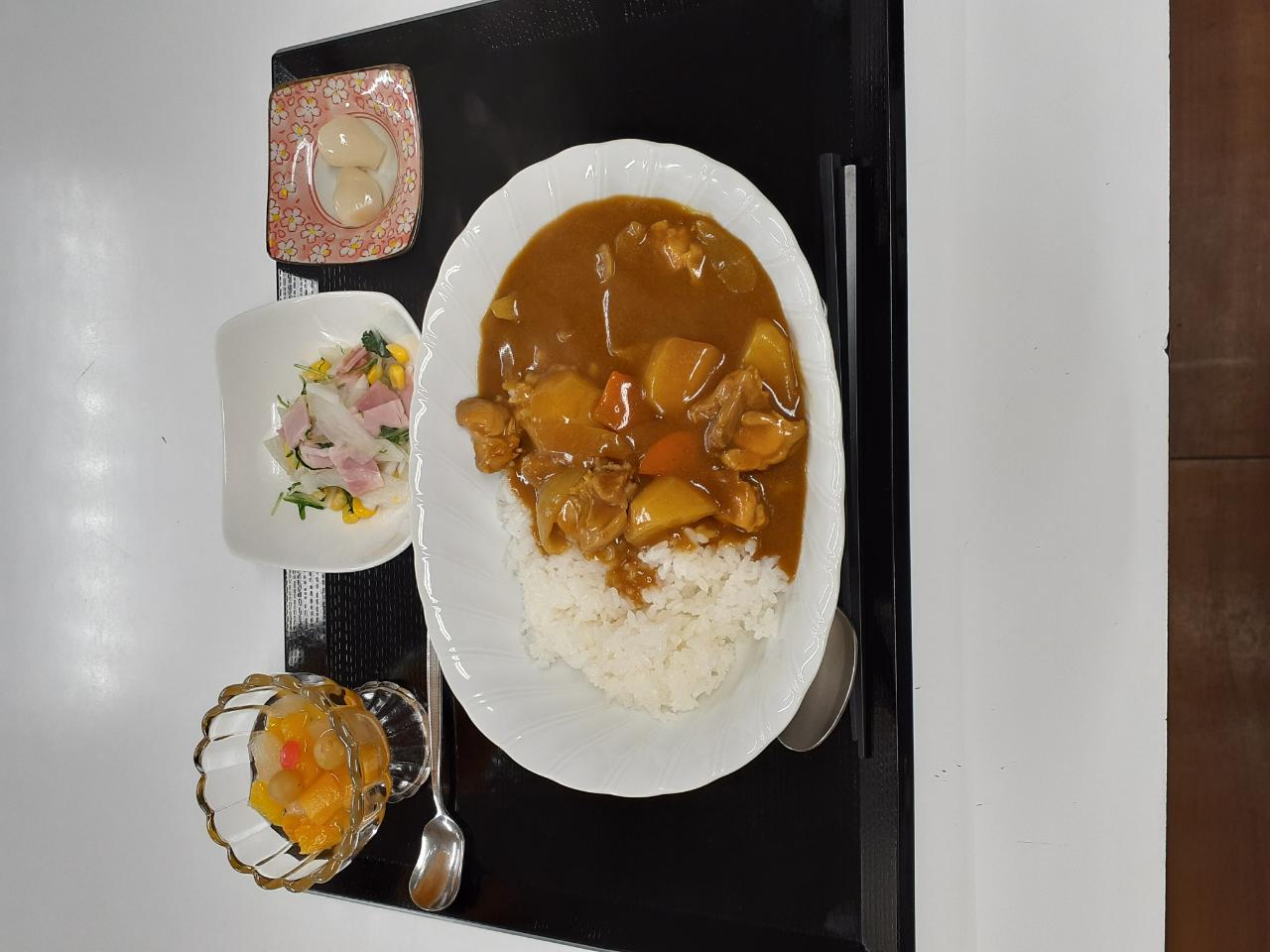 昼食代が浮くのも隠れたポイント。美味しいご飯を自分たちも食べるので、日々の食費を抑えられます。また、残業がなく、プライベートの時間も確保できるため、心身ともに健康になったスタッフも◎