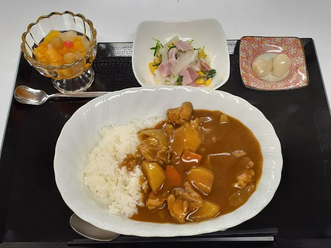 昼食代が浮くのも隠れたポイント。美味しいご飯を自分たちも食べるので、日々の食費を抑えられます。また、残業がなく、プライベートの時間も確保できるため、心身ともに健康になったスタッフも◎