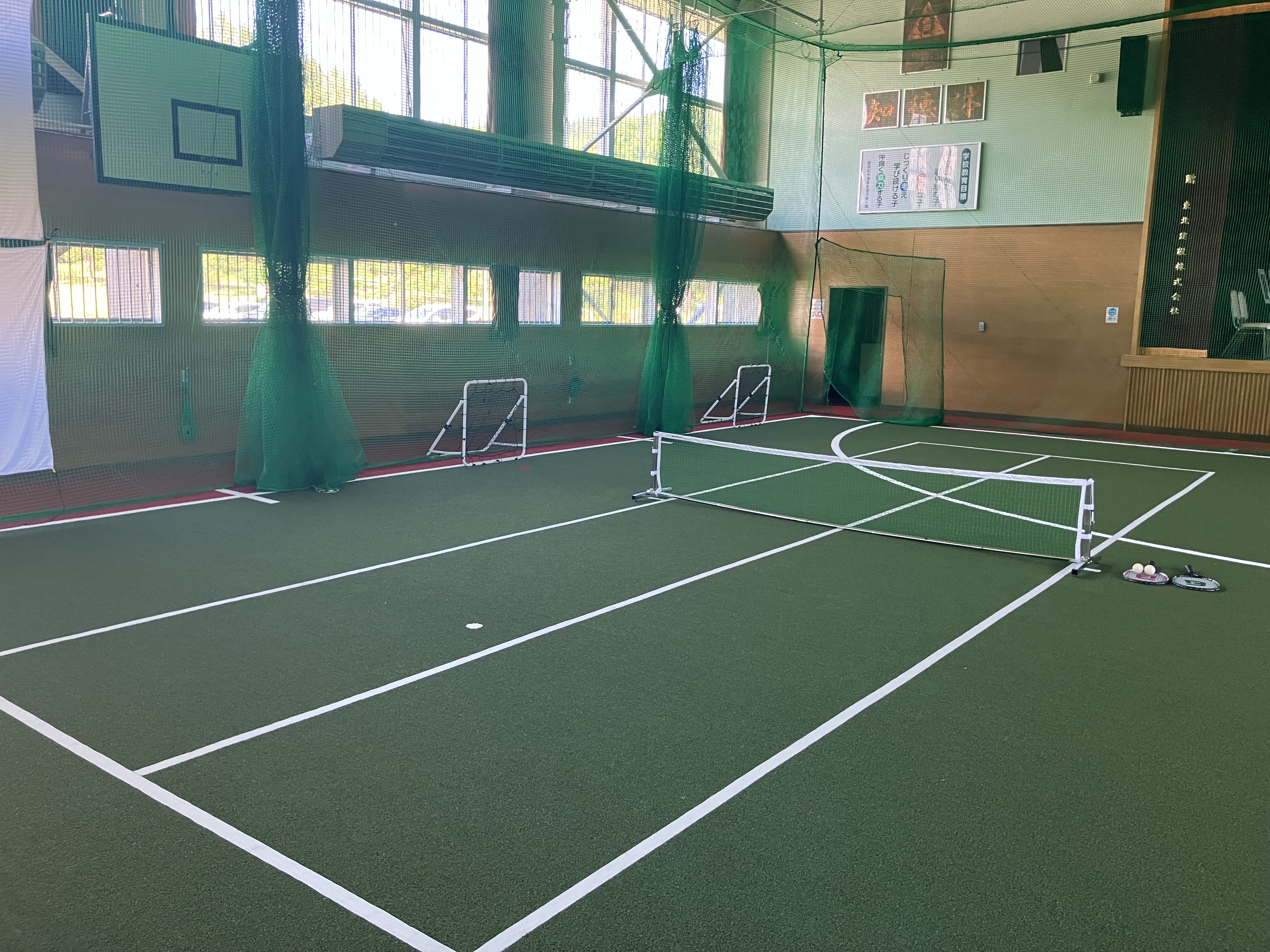 今年、スタッフが利用できる室内フィットネス場をオープンしました！運動器具からバレー、フットサルなど仕事終わりやお休みに無料で利用できます。ちょっとした運動や社内交流の場としても活用できますよ！