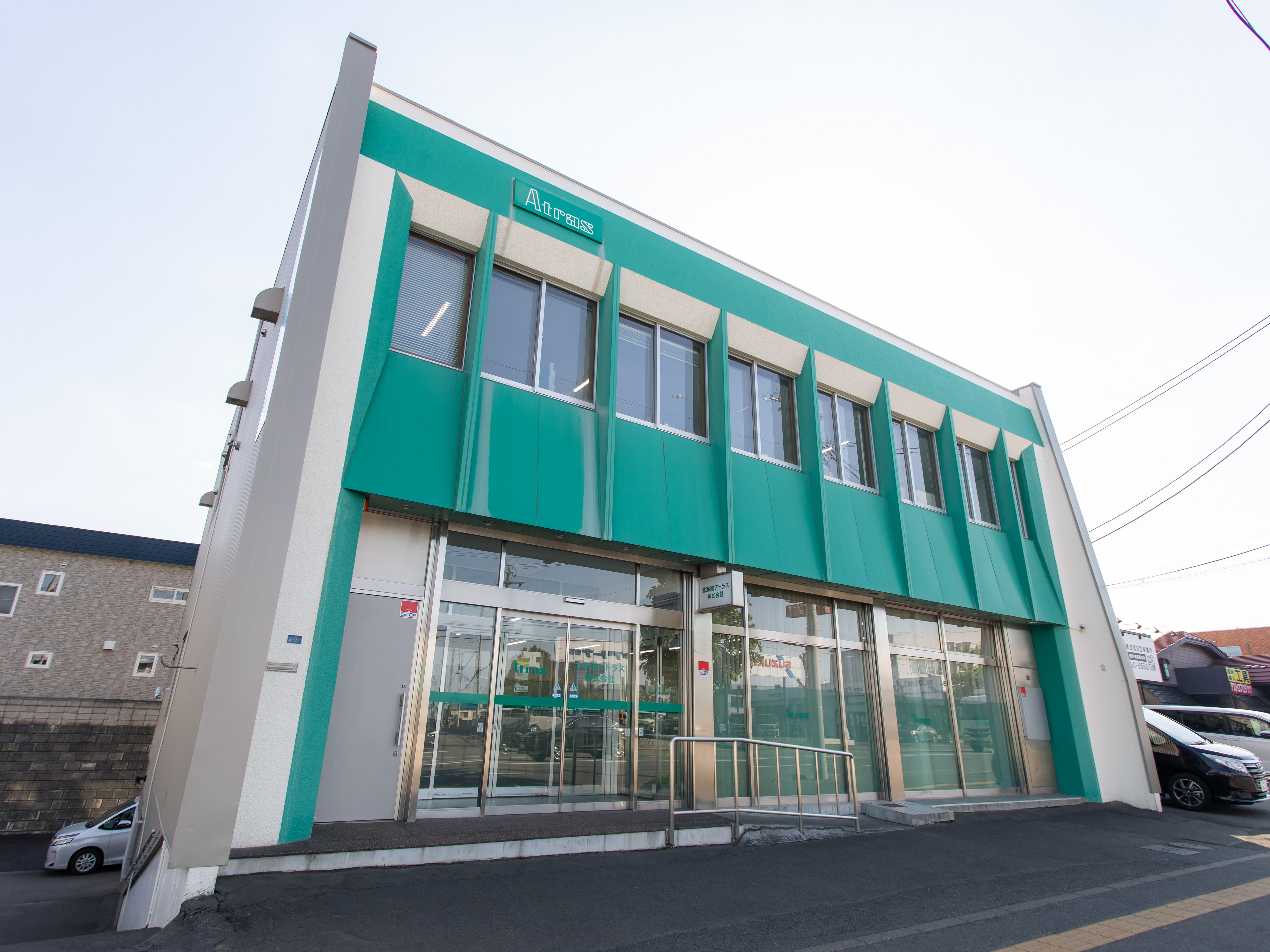 【アクセス】地下鉄東西線「南郷18丁目駅」からも徒歩8分と近いですし、会社のすぐ隣には無料の駐車場があるので、車通勤をしたい方も安心してご応募ください。