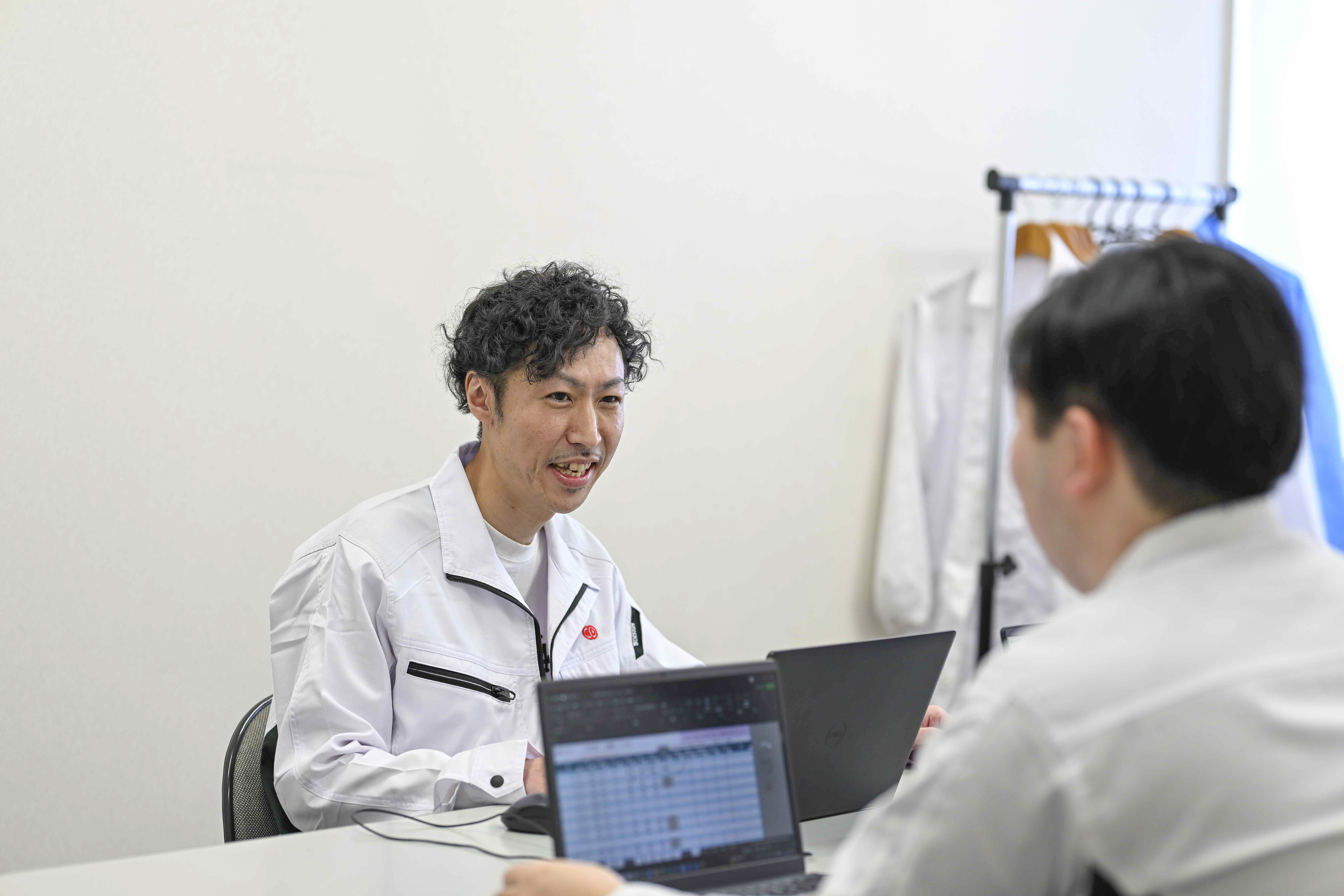 ＜子育て・家庭との両立もしやすい＞
完全週休2日制（土日祝）で有休取得率は90%以上！
残業も少なく、子の看護休暇や養育両立支援休暇など、ご家族との時間を大切にしながら働ける環境が整っています。