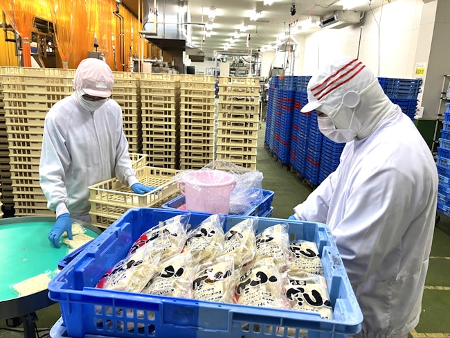 社員の基本業務は、機械の操作での製造工程になりますが、パートさんと一緒にライン作業をすることもあります。社員もパートもみんな人間関係の良い雰囲気の職場です!