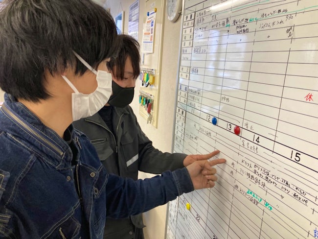 現場は札幌近郊と地方が半々ぐらいで、出張時の手当ても規定の金額内であれば、宿泊費を節約して家族へのお土産代にする…なんてこともOK(笑)。社長も働きやすい仕組みを整えてくれるので、居心地はバツグンですね。