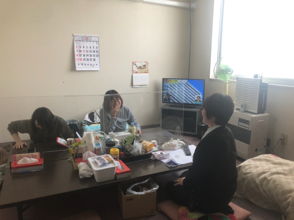 スタッフは天塩町、豊富町、幌延町などから通勤しています。車通勤OK！もちろん駐車場完備。交通費も月5万円まで実費支給！