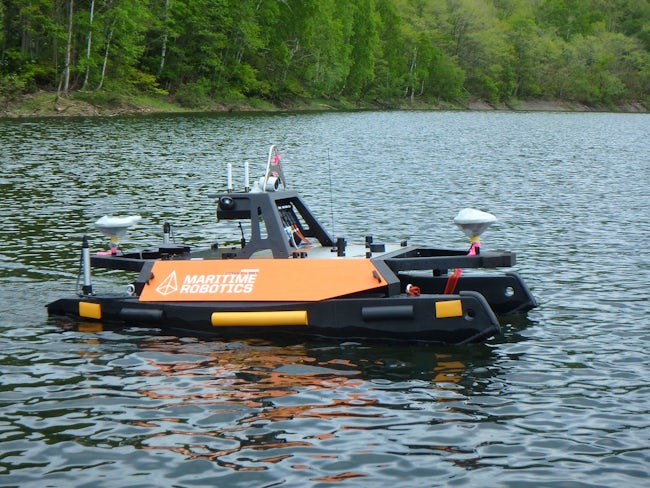 無人水上ボートOTTER は自船の位置を自分で把握し計画通りに無人で計測するMaritime Robotics 社製のUNMANNED SURFACE Vehicle(USV)です。水上作業のリスクを低減･低価格で水中地形データを提供することが出来ます。