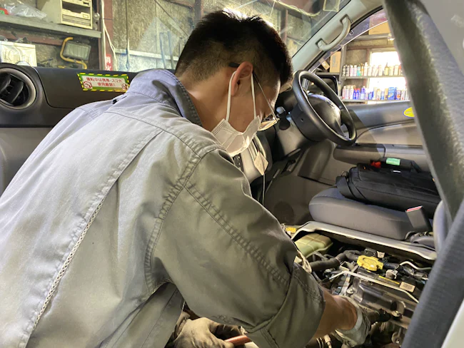 リースの車メンテといえば「ヤナガワ」と思っていただいている事も多くなってきました。
効率的に多くの仕事がこなせる体制が出来上がっているので売上も安定。給与にも反映され、やりがいを感じられる仕事ですよ!