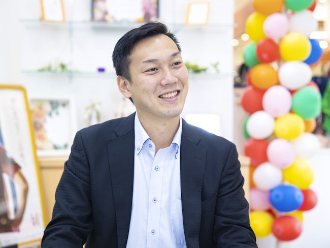会員事業部 豊平支店/山岸さん
基本は土日のお休みを取ってますが、お客様が多く集まる土日の催事が一番効率よく会員様を獲得するチャンスなんです。もちろん土日働いた分はきちんと別日で振替休日も取得できます。