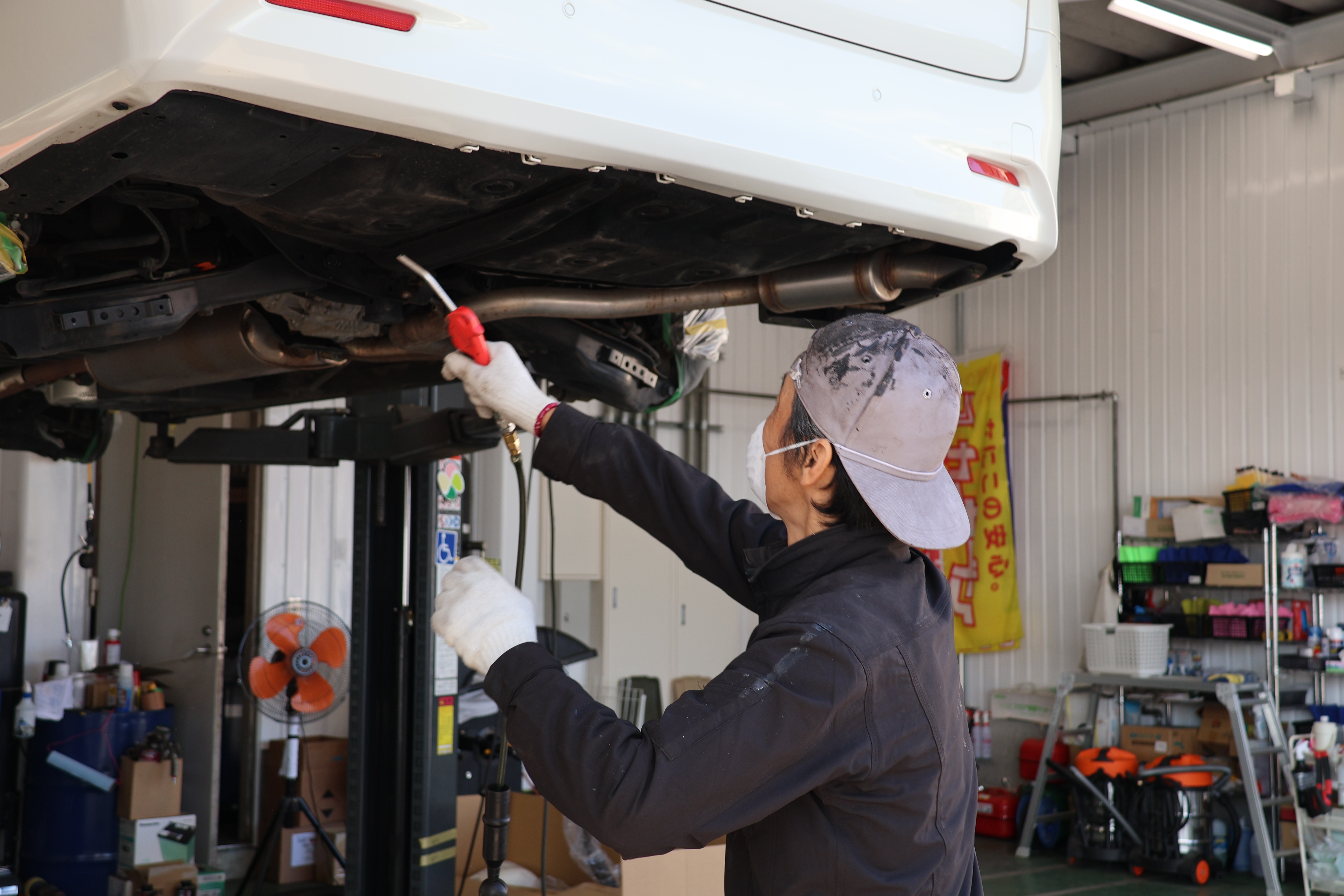 中古車市場だけでなく、国内外のディーラーともネットワークを築いています。「中古車を下取りし新車がほしい」という顧客ニーズへ対応できることも、当社の業績が伸びている大きな理由の一つです。