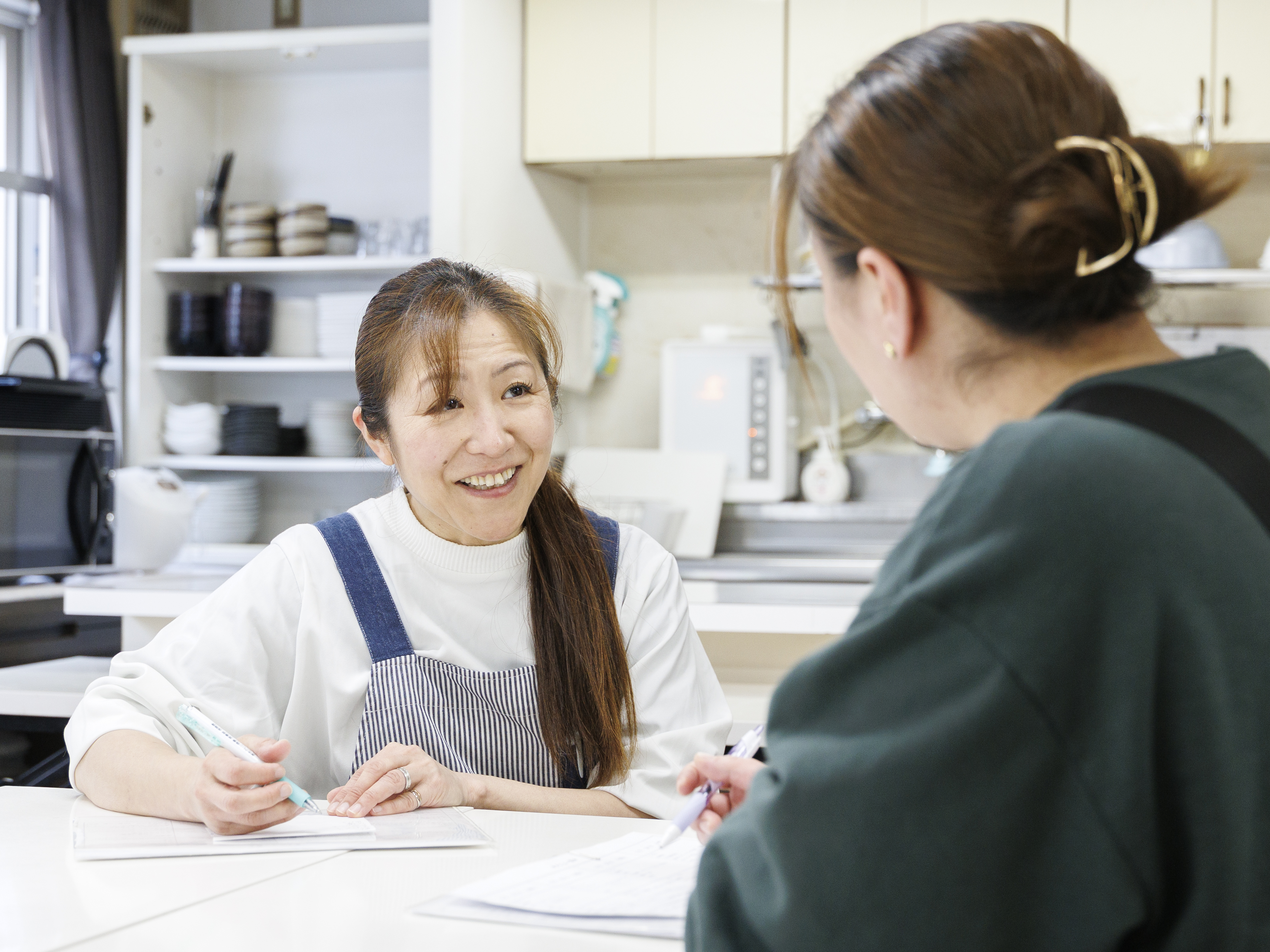 子育中にもぴったりの当社。今まで休みが取りにくい職場も経験したので、より休みやすさを感じます。子どもの体調が悪かったり、ちょっと怪我をした時も、「いいよいいよ、休みな〜」と言ってもらっています。