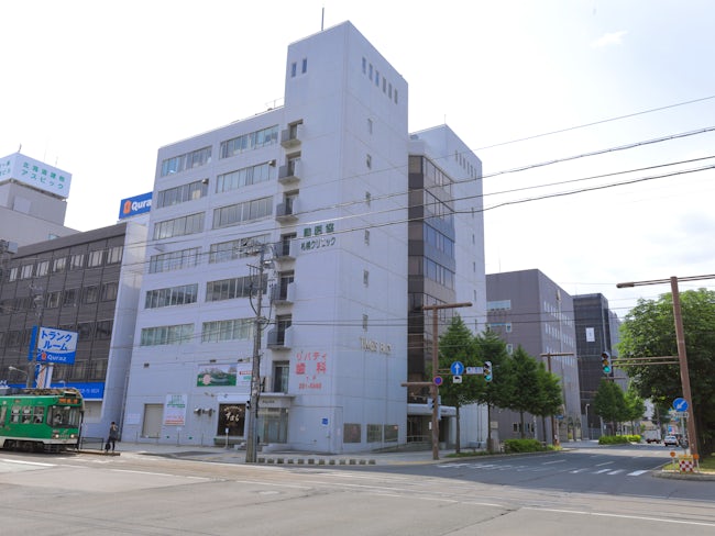 中央区のタイムスビル8階にも当法人の事務所があります。電車通りと石山通りに面したオフィスビルにあります。