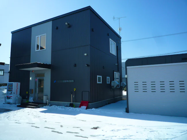 <ウチの会社のここがすごい!>
今いるスタッフみんな10年以上のベテラン選手ばかり。
全員が口をそろえる言葉は居心地がいい!
親子がいる会社ってすごいですよね(笑)
働きやすい環境だと自身を持って言えます。