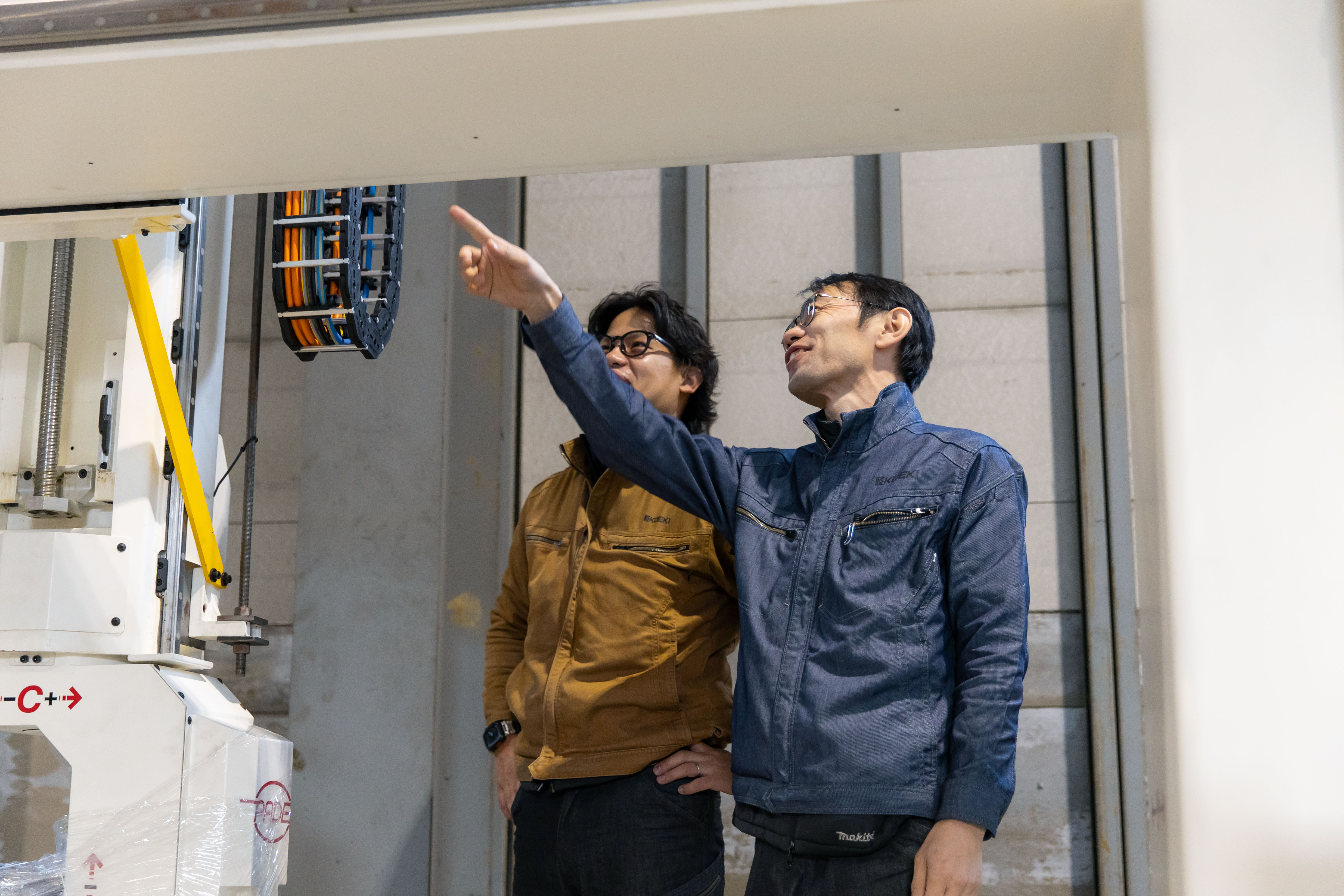 全部1人でやるわけではありません。いつでもみんながサポートできる環境は整っています。現場で1人だとしても、電話やメールなど、どのようなツールでも相談できる体制です。