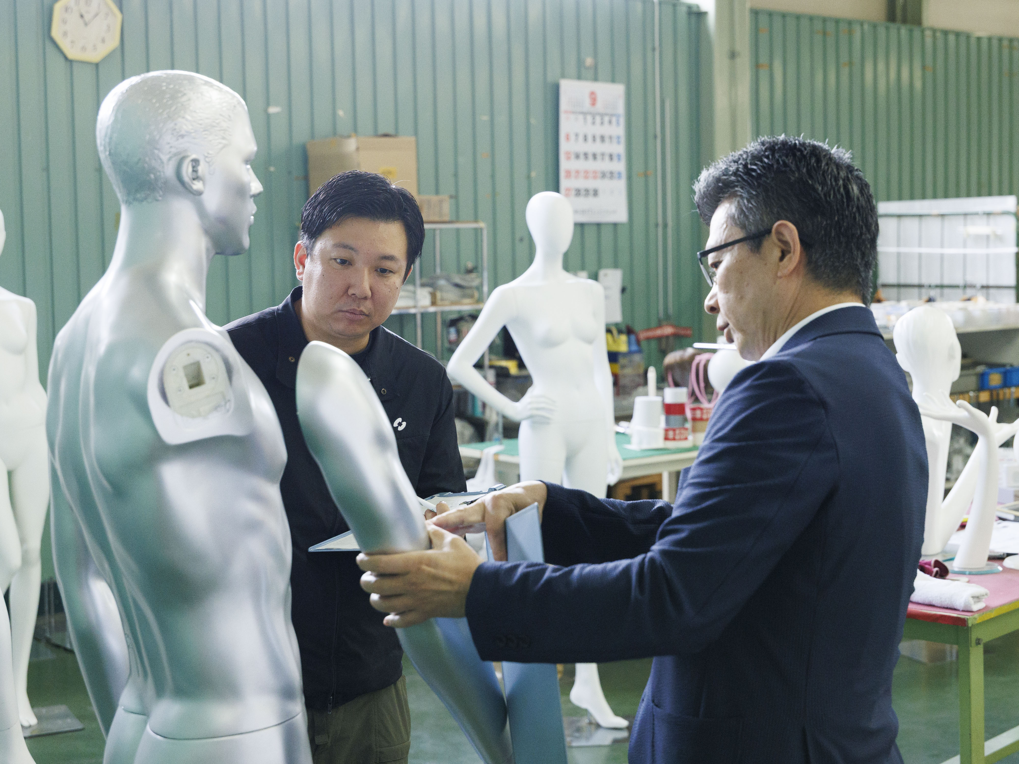 弊社にはマネキンを自社で製造している強みがあります。まれにですが、実物を見てみたい！とご来社いただき、ご案内するケースもあるんです。