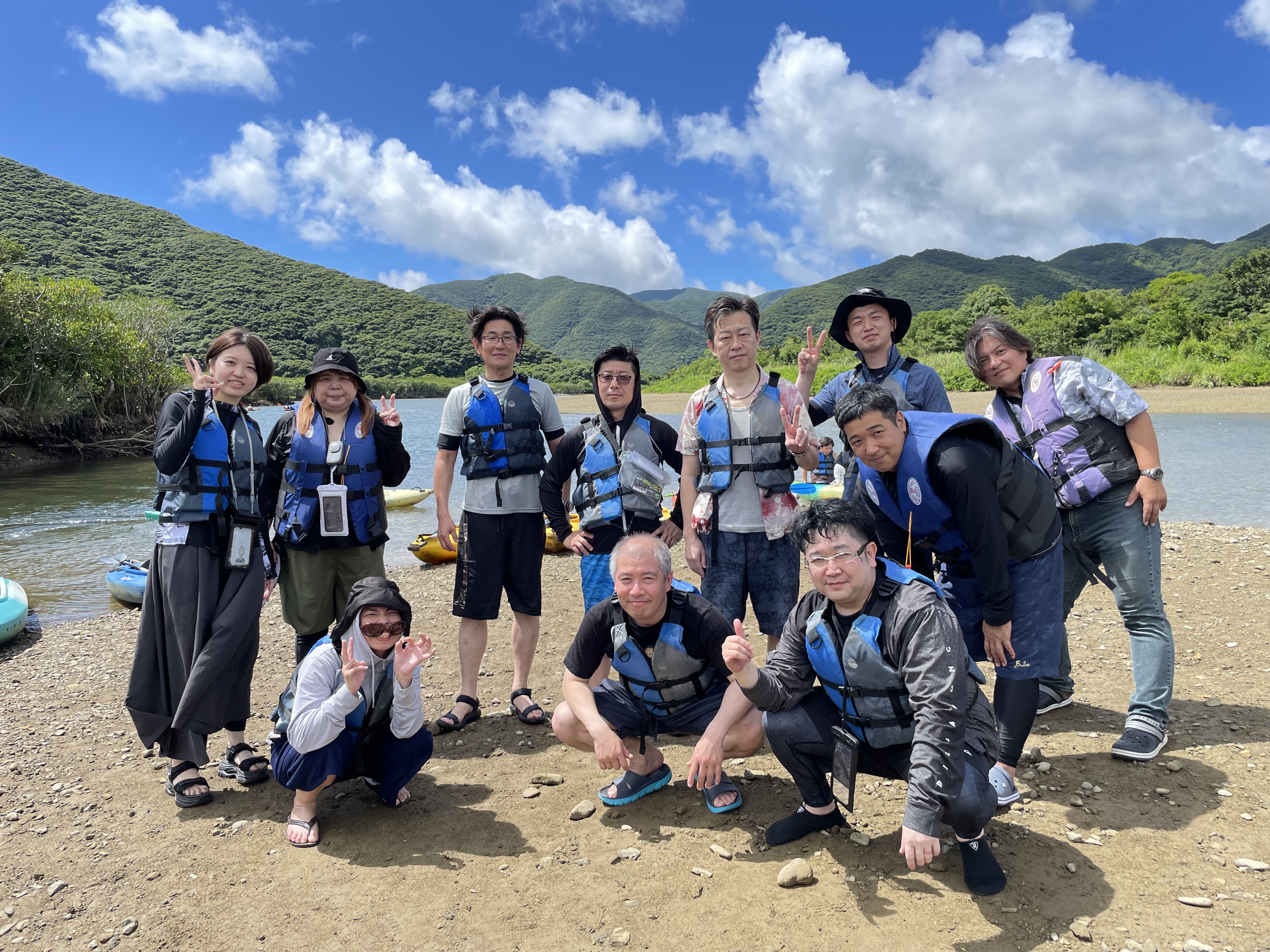 【社内交流行事あり】こちらは去年、社員旅行で奄美大島へ行った時の写真です。社員旅行は毎年企画しており、今年は沖縄旅行を予定しています！