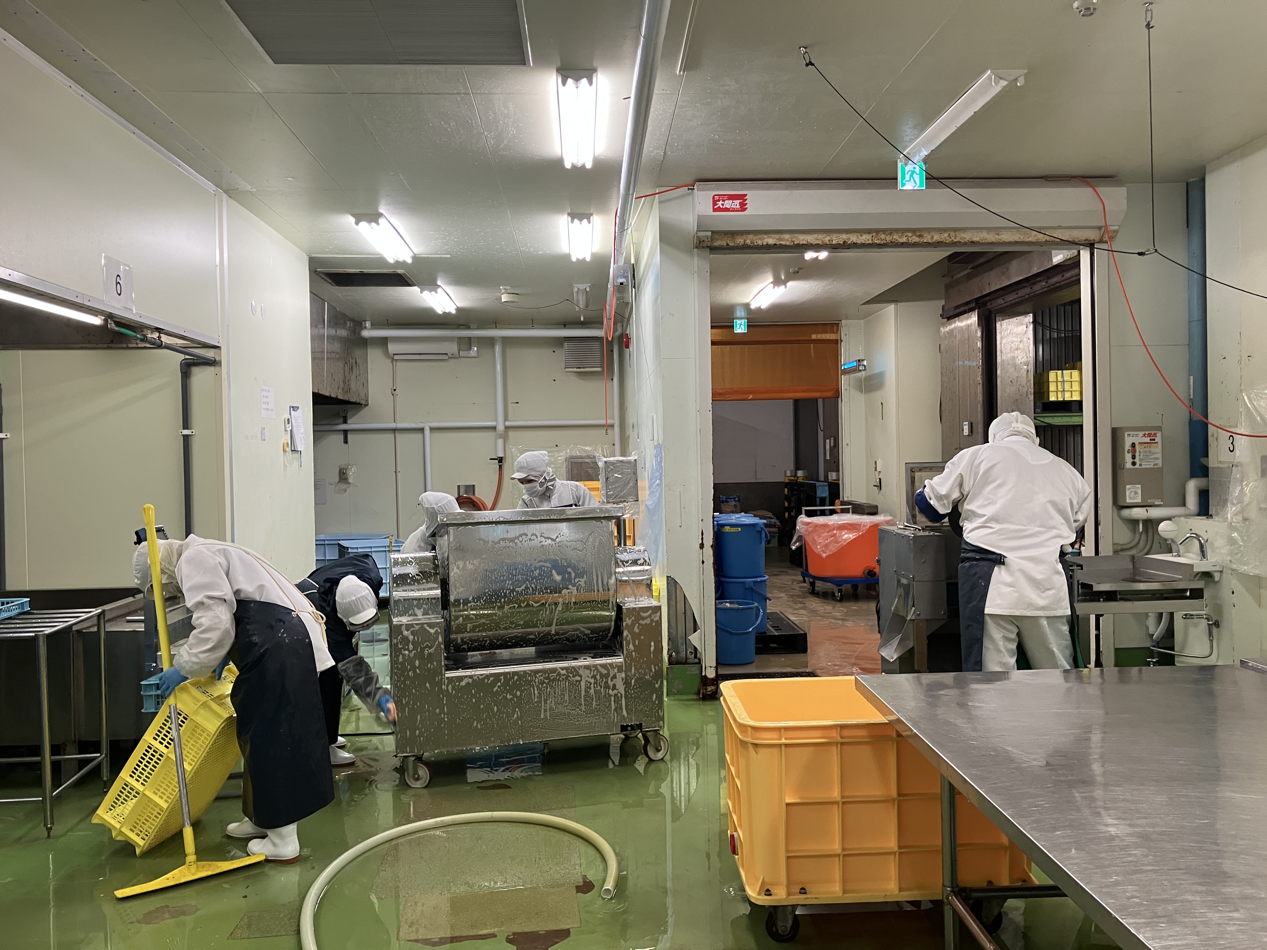 扱うのは、全国の量販店に並ぶ「数の子」や漬魚・焼魚などの水産加工品。北海道産を中心に、安心・安全な品質にこだわっています。自分の仕事が誰かの笑顔に繋がるやりがいも！