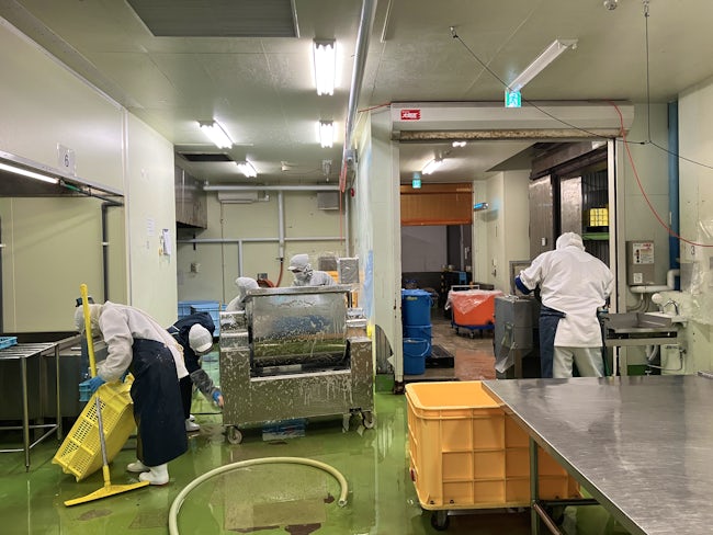 扱うのは、全国の量販店に並ぶ「数の子」や漬魚・焼魚などの水産加工品。北海道産を中心に、安心・安全な品質にこだわっています。自分の仕事が誰かの笑顔に繋がるやりがいも!