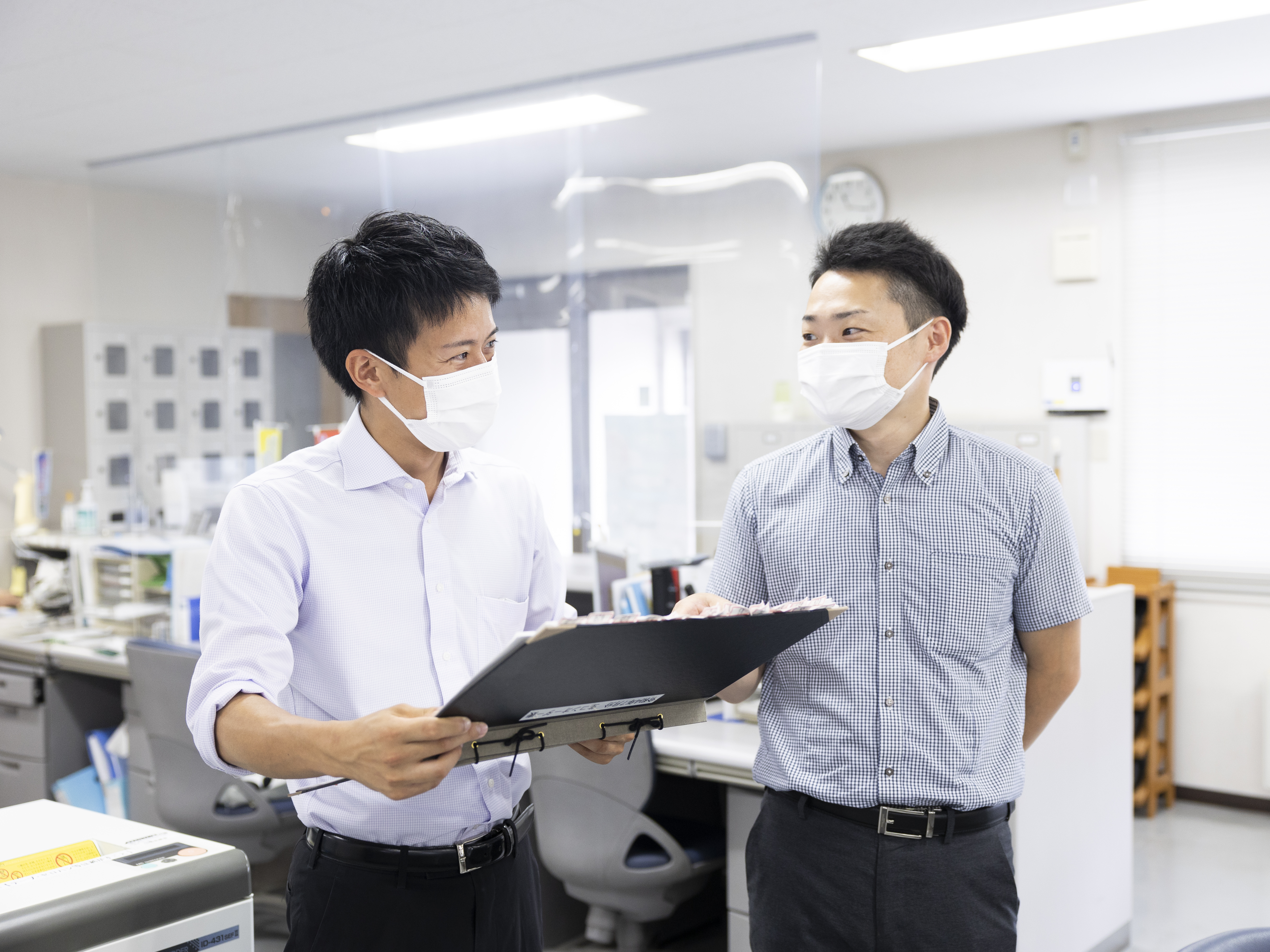 【これからの武田産業グループを】
 会社を創ってきたメンバーから、若手メンバーにバトンが渡され始めています｡ 今後入社頂く方々には、将来的な役職登用も視野に入れて､長期的に活躍頂けるような環境を用意します｡