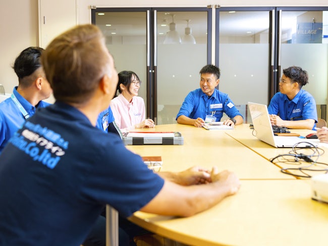 「社員には成長してほしい」という社長の想いが、研修やミーティングの場に表れています。一人ひとりの頑張りをしっかり見てくれるので、モチベーション高く働けます。
