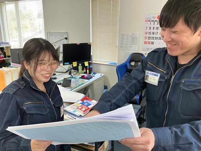 永井電機では今春、業界未経験の女性社員を工程管理事務として採用。経験などは一切不問。専門用語などもイチからお教えしています。