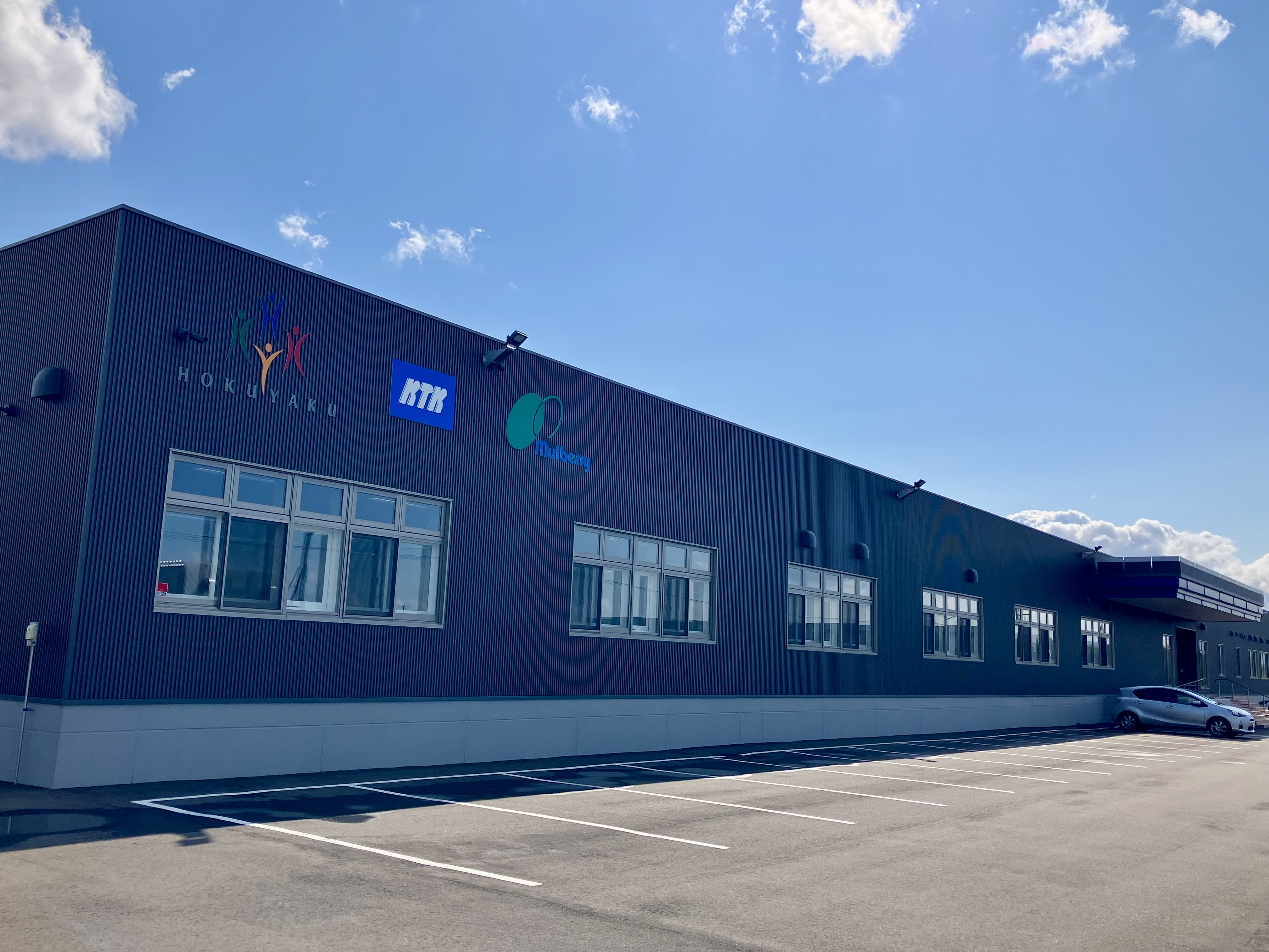 【空知支店】昨年5月に新社屋が完成。広々とした清潔感ある環境です。医薬品を扱うこともあり、倉庫内も快適に過ごすことができますよ。