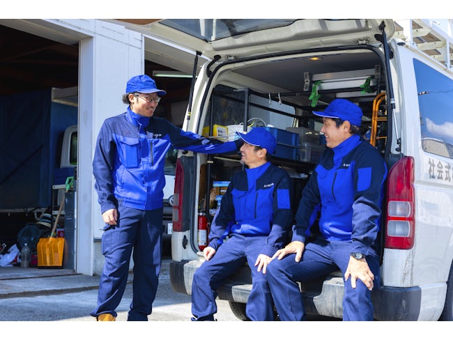 作業の合間にはしっかりと休憩をいれてリラックス。
談笑しているチームもあれば、車内で仮眠をとるスタッフも。
みんなそれぞれのスタイルで、自分の時間を上手く使っています。