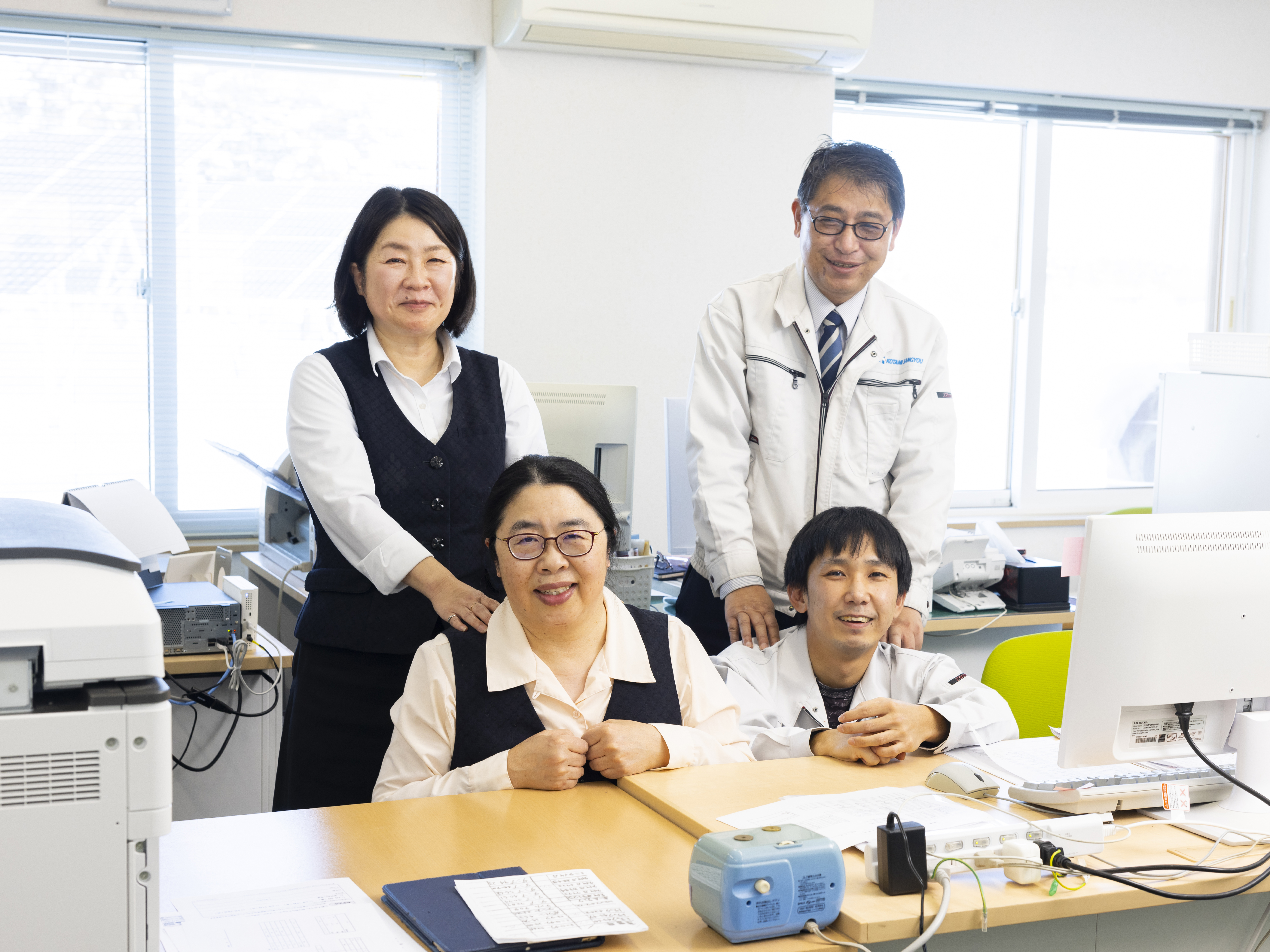 オフィスを支える事務職のメンバー。「事務も基本は定時退社、メリハリのきいた働き方が気に入ってます！」