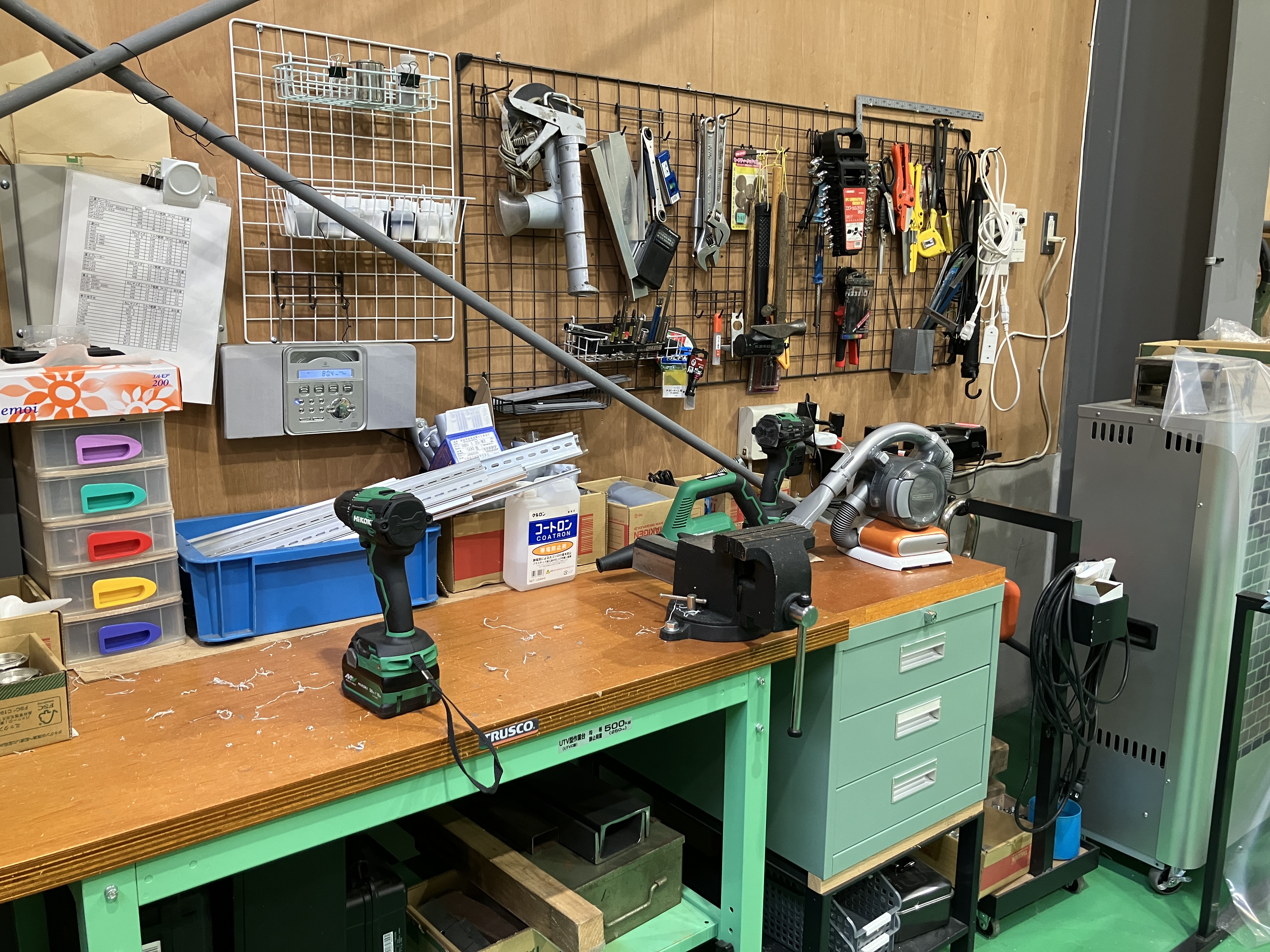 作業に使う手工具です。普段からDIYをやる方には馴染みのあるものも多いかと思います。ひとつひとつの作業はシンプルなことばかりなので、未経験の方も安心ください。