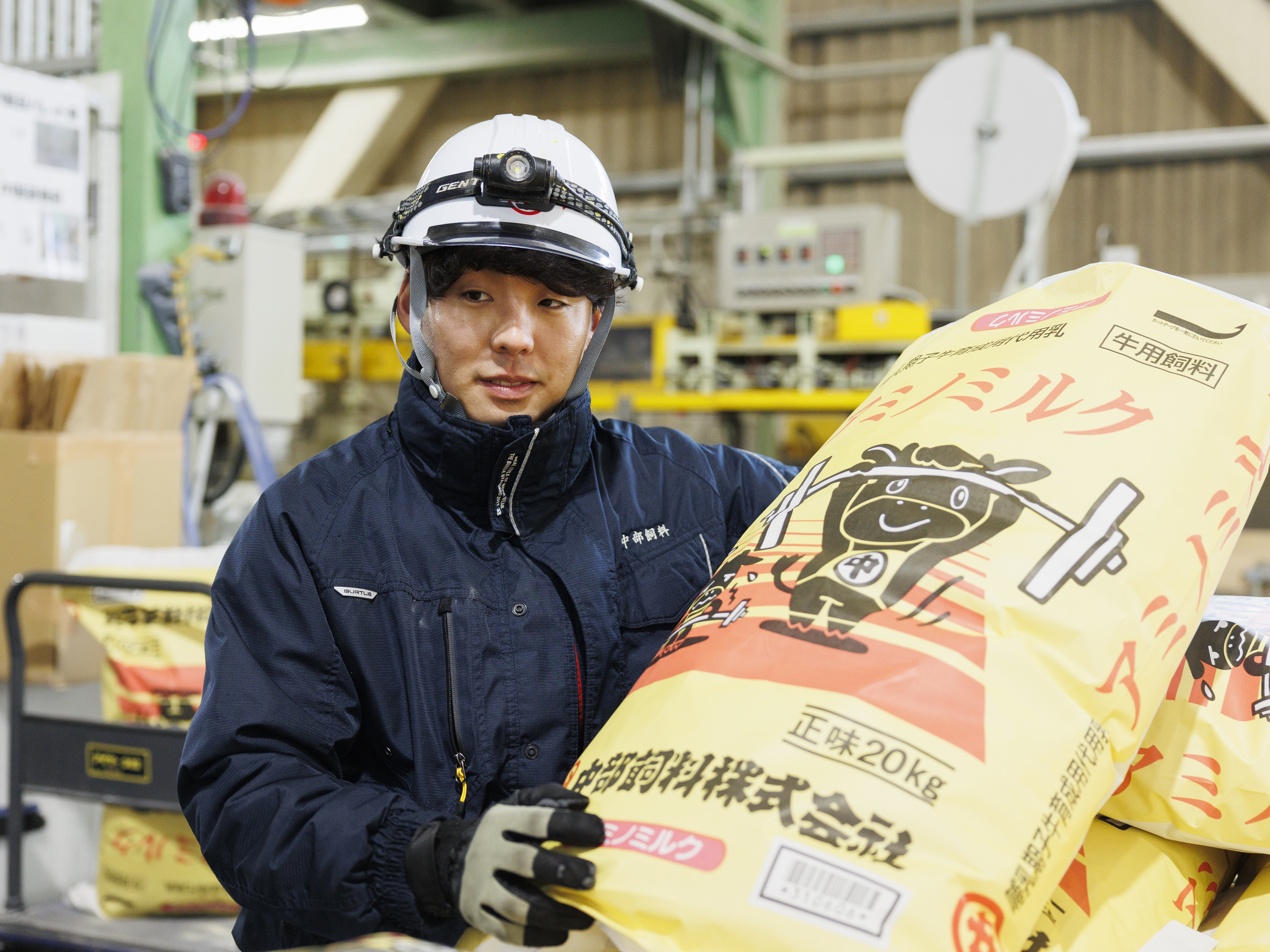 飼料工場ってどんなとこ？
ジョブキタ取材班が潜入スペシャルリポート！（前編）