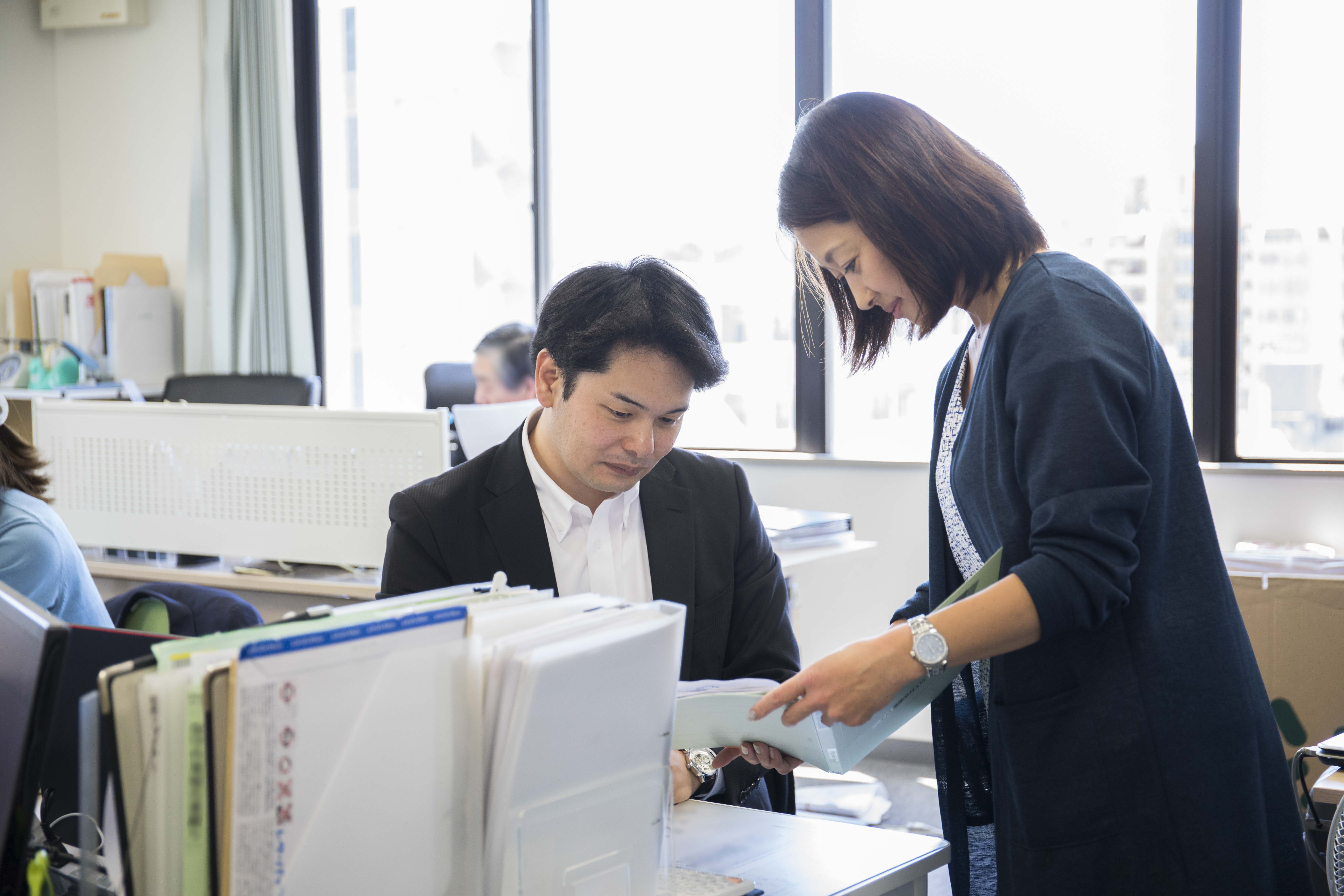 「税理士試験の勉強に専念したい」「育児中でフルタイムは難しい」という方のために、週の労働時間を抑えた正社員制度をご用意。実際にこの制度を利用して活躍しているスタッフも在籍しています。
