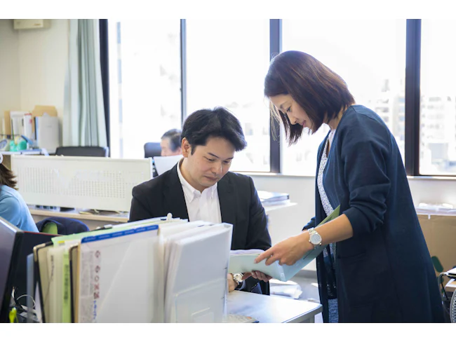 「税理士試験の勉強に専念したい」「育児中でフルタイムは難しい」という方のために、週の労働時間を抑えた正社員制度をご用意。実際にこの制度を利用して活躍しているスタッフも在籍しています。