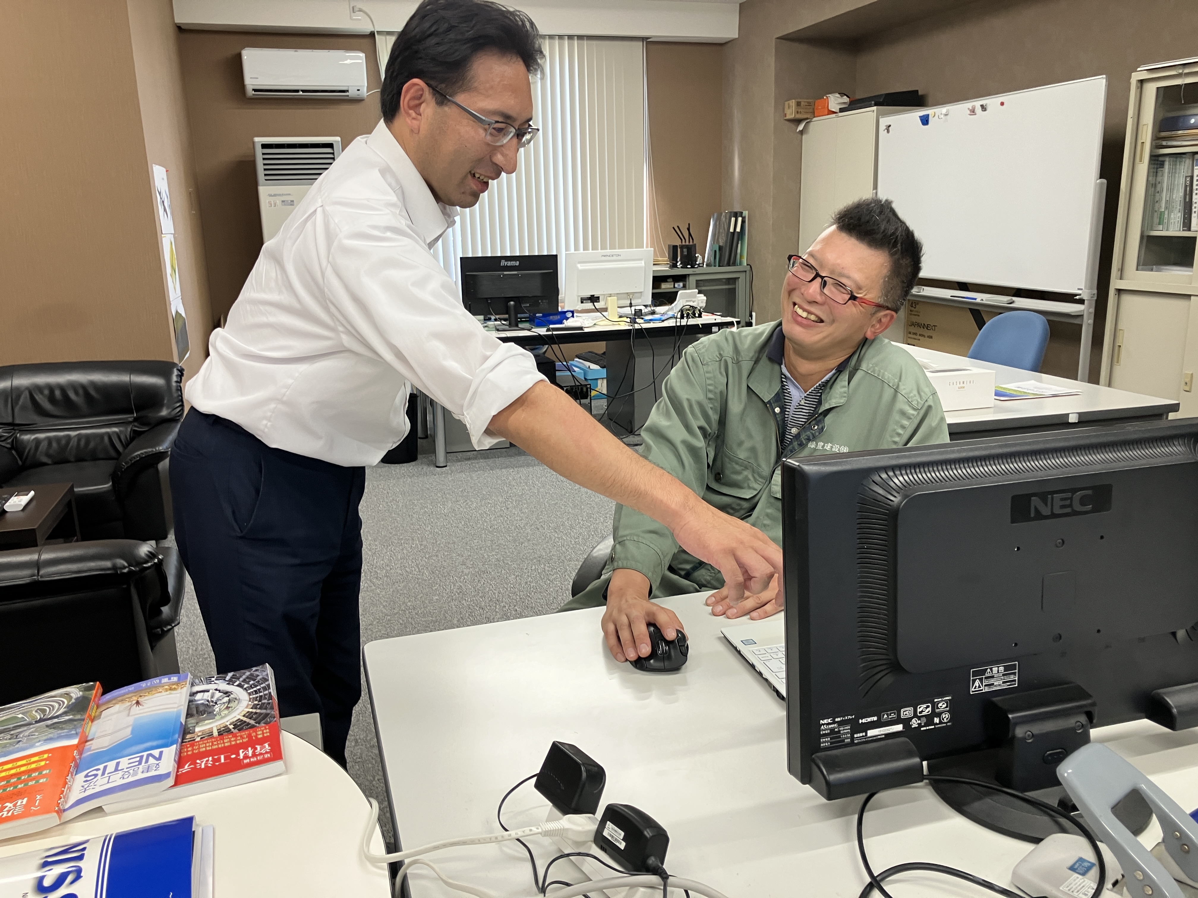 当社は土木工事・造園・公園整備など多岐にわたる事業を手掛けています。それぞれの専門性を磨きながら今後は部署間の連携も深めていくため、幅広い知識を吸収し、マルチに活躍できるスキルが身につきます。