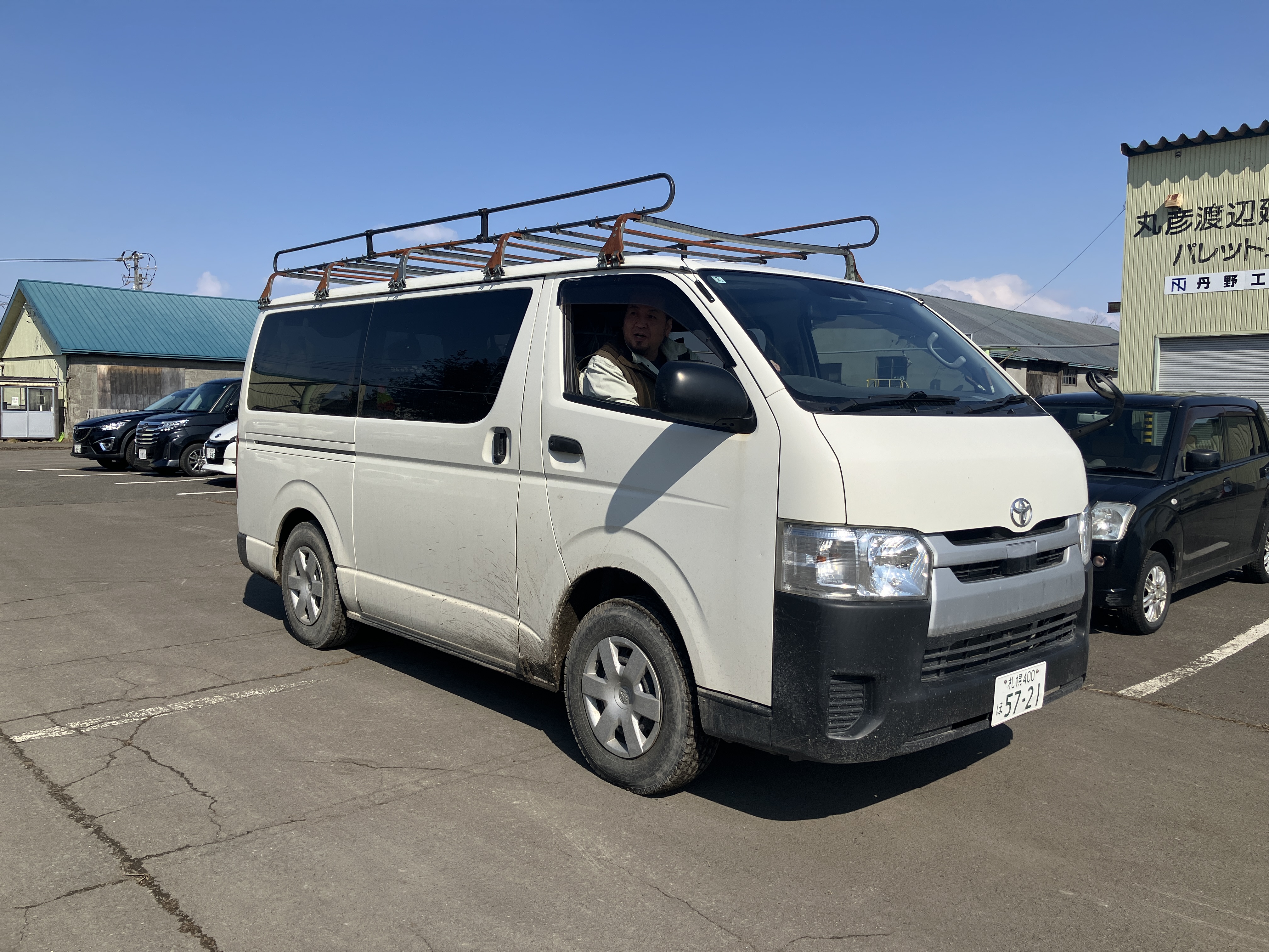 ＜自分の得意を見つけられる＞
本当に多種多様な作業を行います｡大工だけ､足場だけではなく､すべてをオールマイティーにこなすからこそ､日々新しい学びと発見があります｡未経験者の方も手に職つけて働けます！