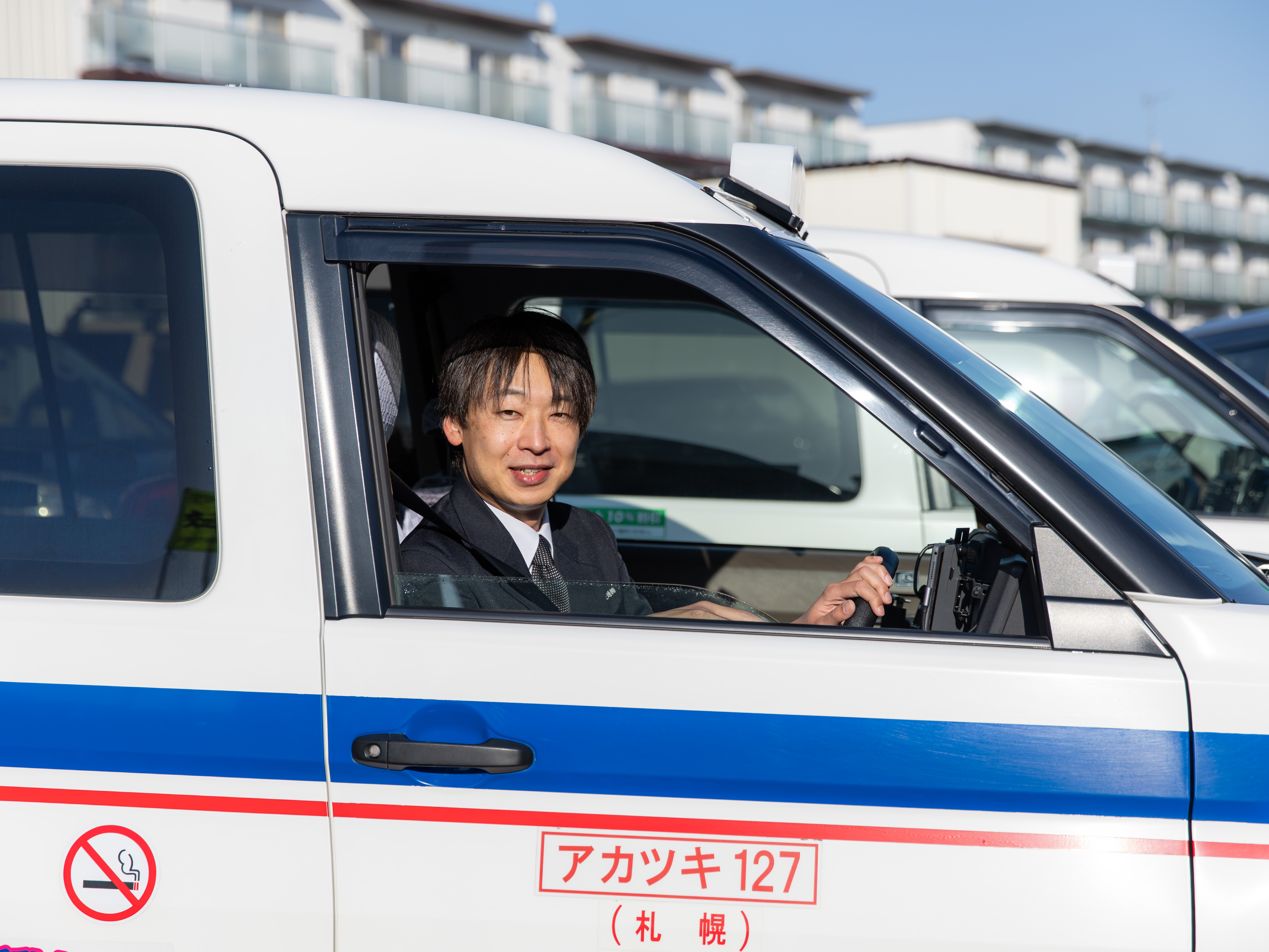 日勤の配車率は80%と高く、新人の方も安定して稼ぐことが可能です。他の仕事に比べても、自由度の高い働き方ができているので、ストレス無く、楽しく働けます。1日があっという間に過ぎるのも魅力ですね。