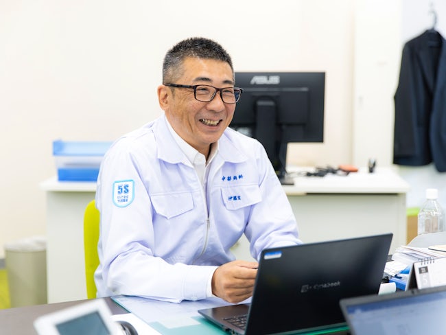 営業だからと言って、話し上手である必要はありません。大切なのはお客様と向き合う気持ちです。最初は何を話したら良いかわからない等、誰でも不安なものです。私たちが具体的にサポートしますので安心してください