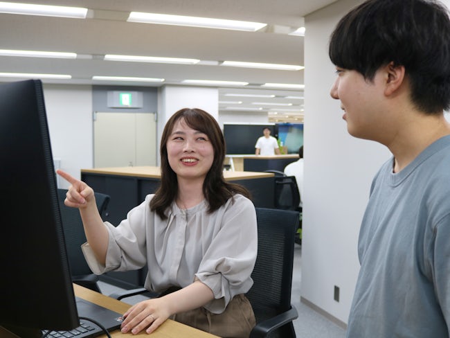 新卒や経験者など様々な人員を採用して組織体制強化&事業拡大しており、直近3年の中途社員の定着率は91%。職歴や社歴に関わらずキャリアアップが可能で、実際に未経験入社1年目の社員もリーダー職に就いています。