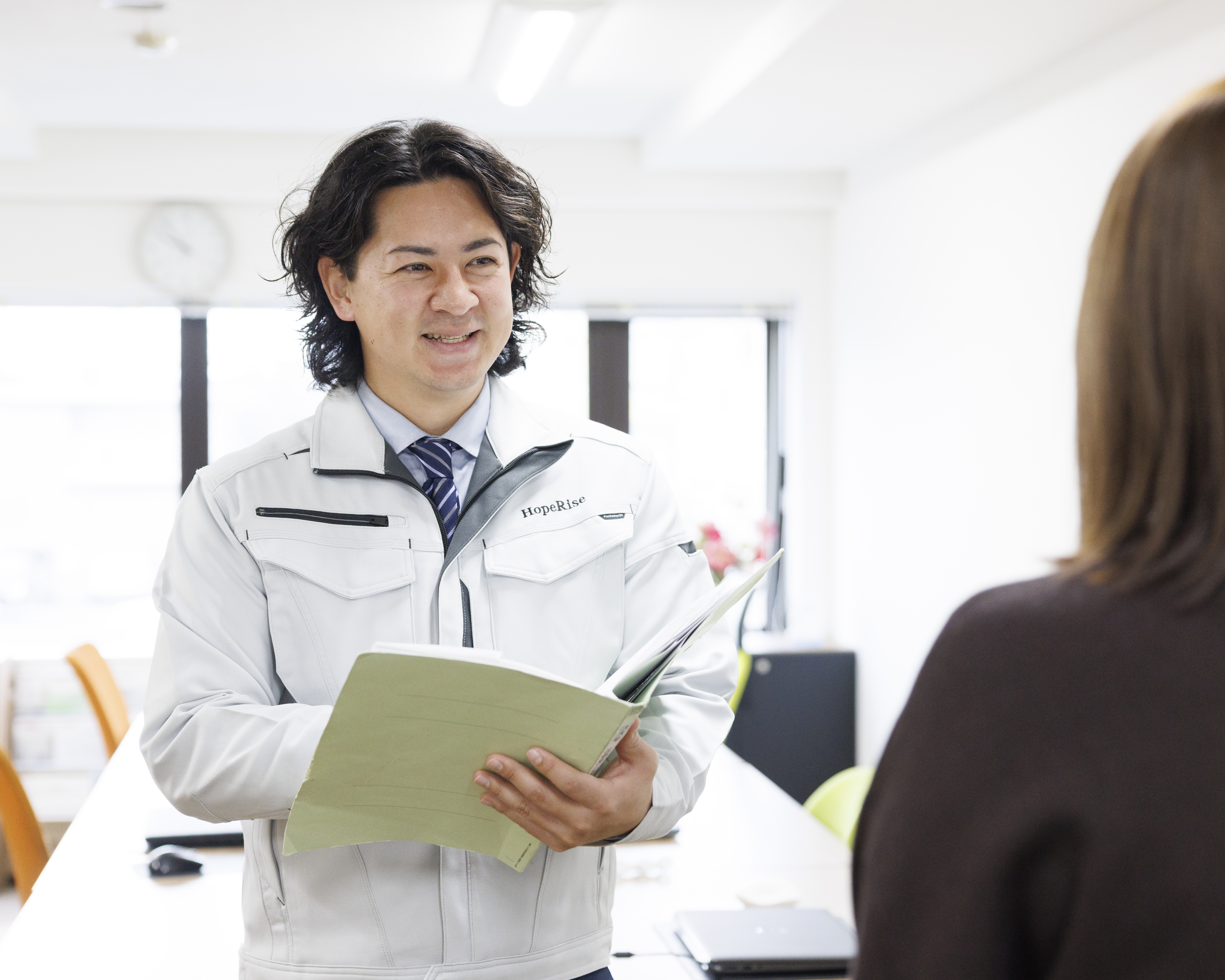 幅広い業務を経験できるため、自分の成長を実感できる職場です。施工管理、お客様との打ち合わせなど、さまざまなスキルを身に付けられます。将来的にはキャリアアップも十分に目指せる環境です。